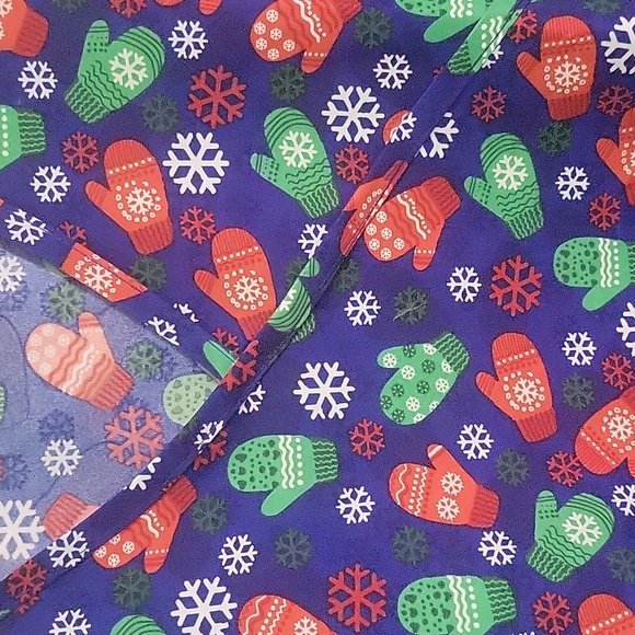 NWT Scrub Top Christmas Ladies *N13 - Picture 3 of 4